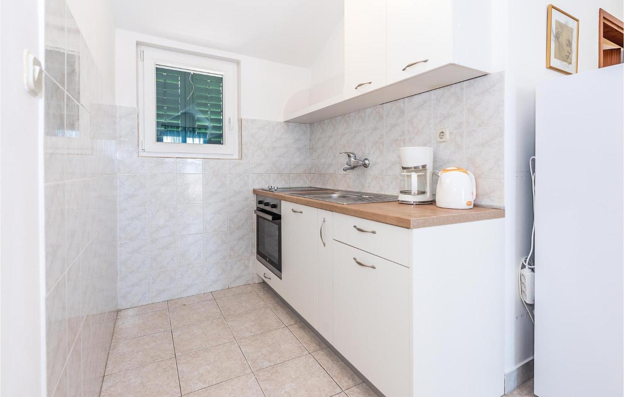Awesome Apartment In Jezera With Kitchen ภายนอก รูปภาพ