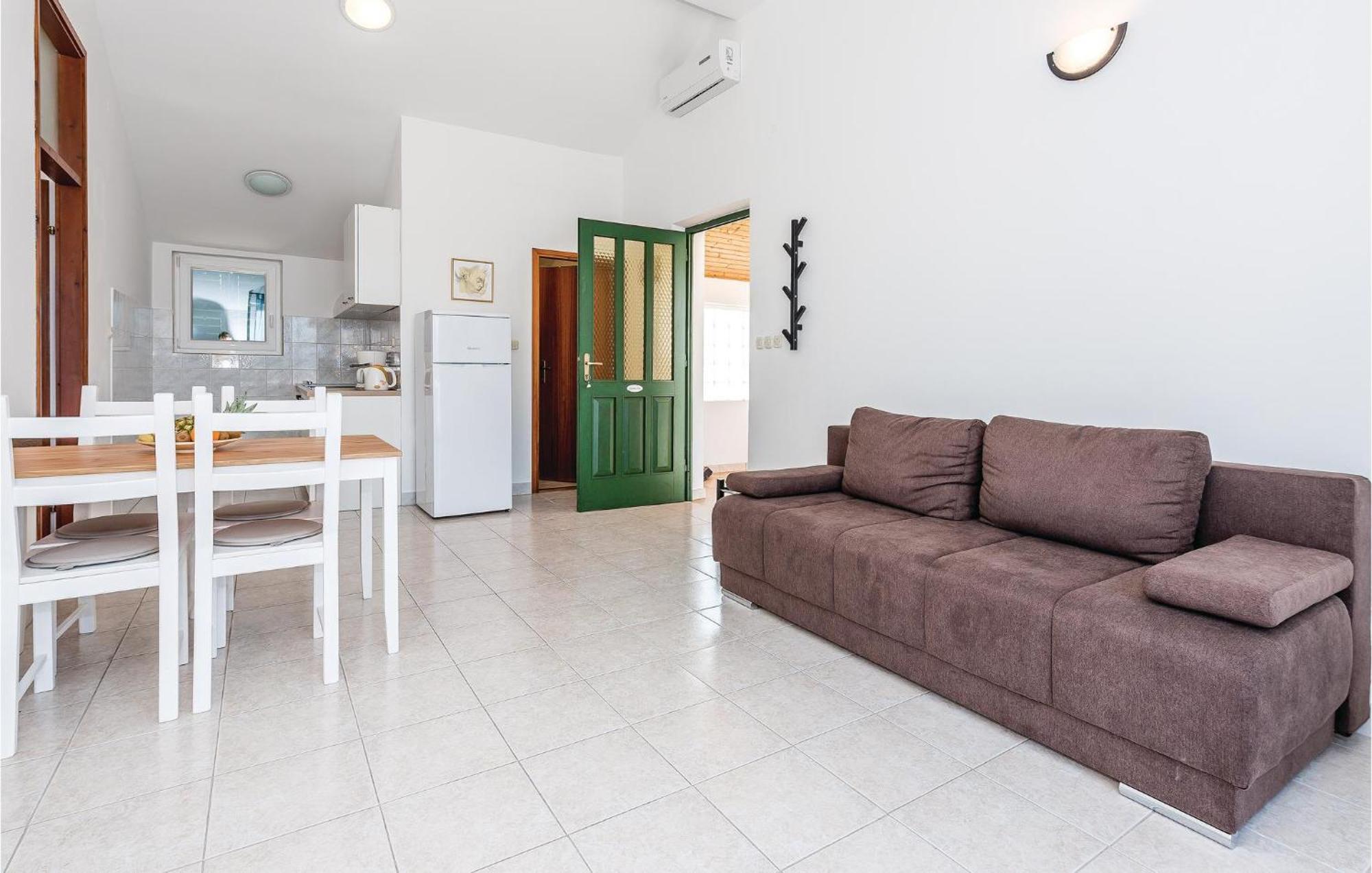 Awesome Apartment In Jezera With Kitchen ภายนอก รูปภาพ